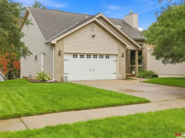 5310 Madalyn Rd, Lincoln, NE 68516