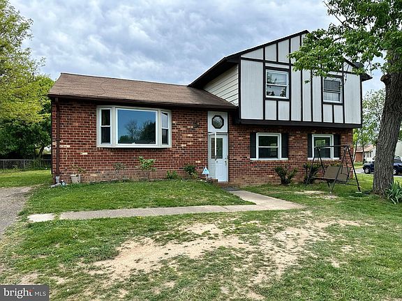 3rd image of 807 Kilarney Dr
