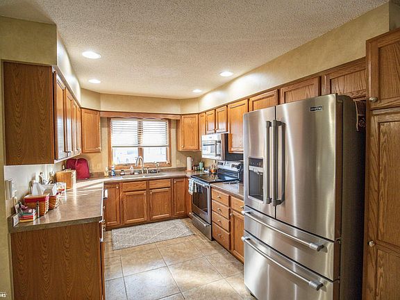 5th image of 122 Parkside Dr