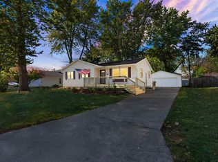 909 S 10th Ave, Washington, IA 52353