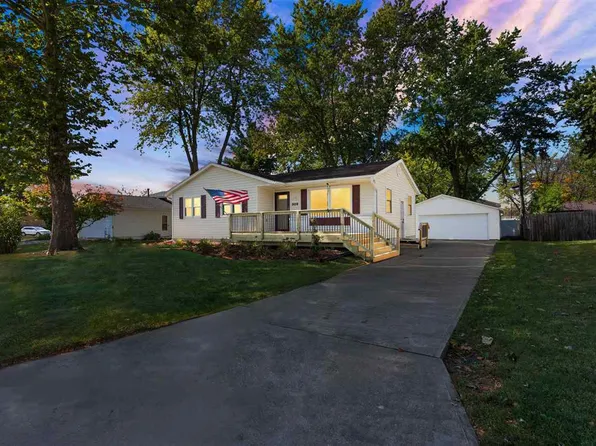 909 S 10th Ave, Washington, IA 52353