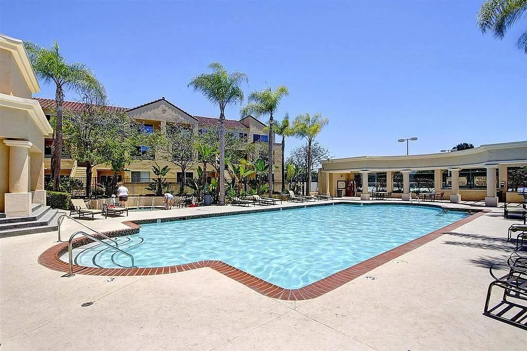 2 bed, 1100 sqft, $3,270 — Photo 1