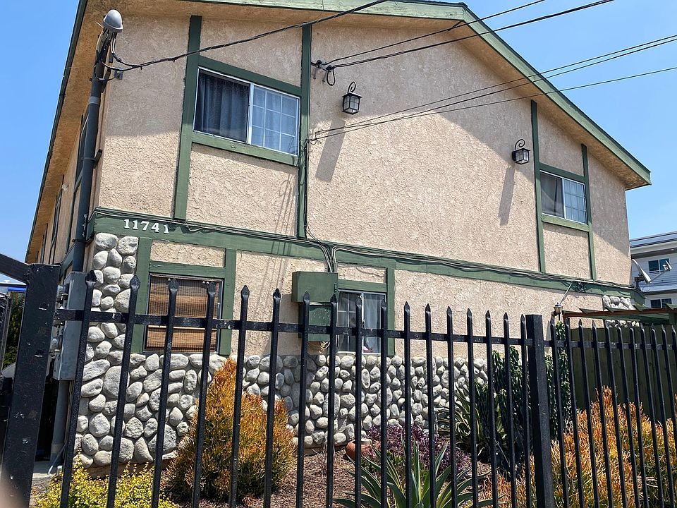 1st image of 11741 Runnymede St