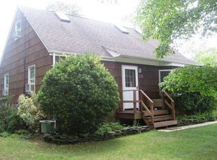 25 Nassau Rd, Hampton Bays, NY 11946