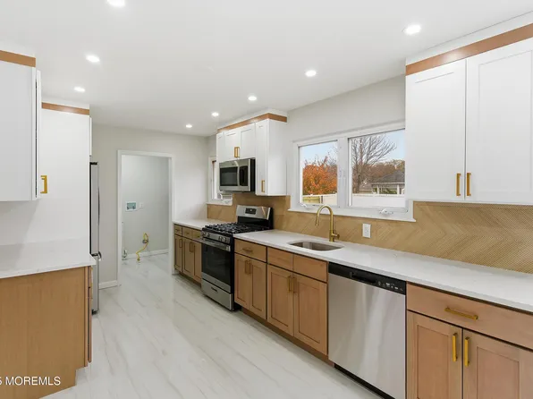 975 Hunt Dr, Toms River, NJ 08753