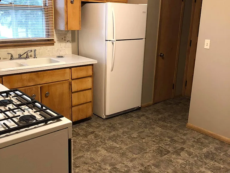 950 S 3rd Ave — Photo 2