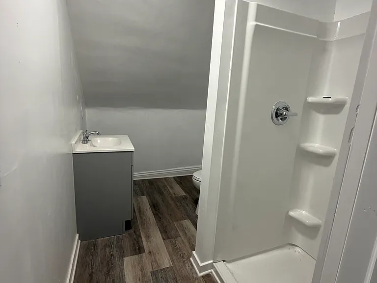142 Robinson St — Photo 16