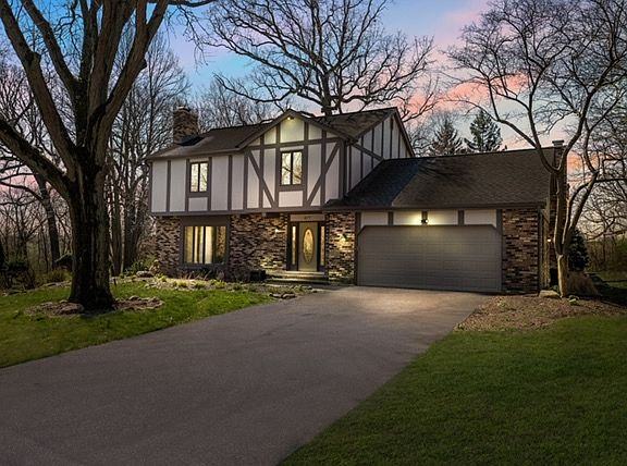3rd image of 877 Saint Andrews Way