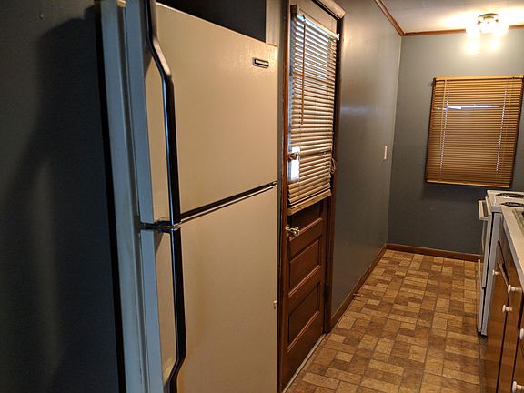 2nd image of 623 E 3rd St APT 1E