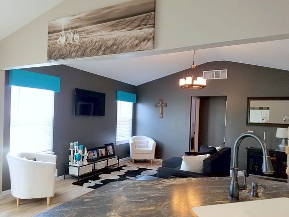 3rd image of 109 Reserve Cir