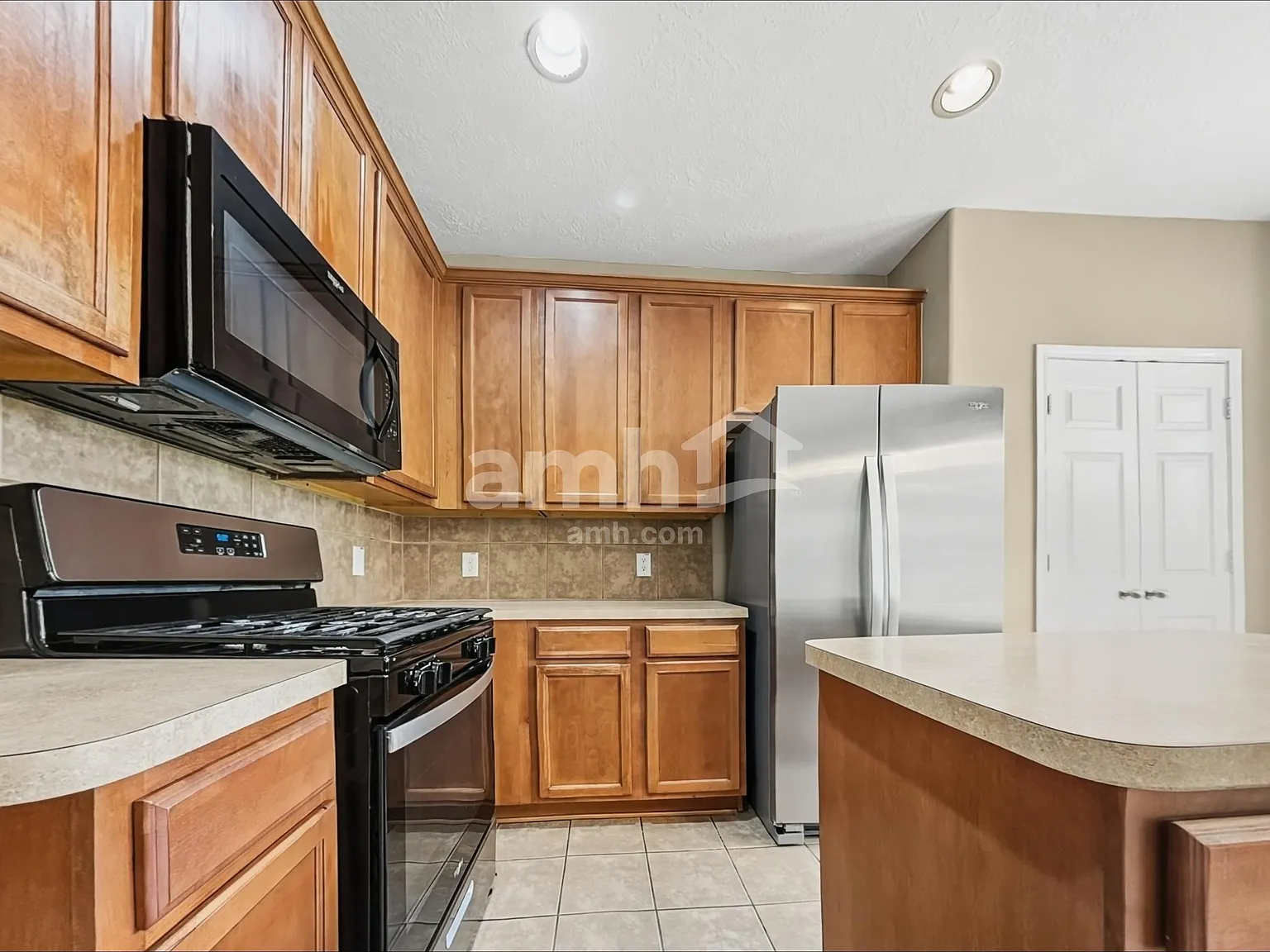 4 bed, 2.5 bath, 2744 sqft, $2,320 — Photo 3