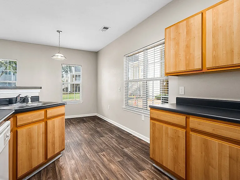 Maple Village Apartments — Photo 104