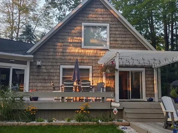 5295 Heron Cv, Beaverton, MI 48612