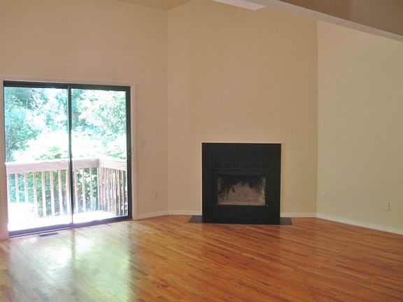 5th image of 4 Eagle Dr #E004