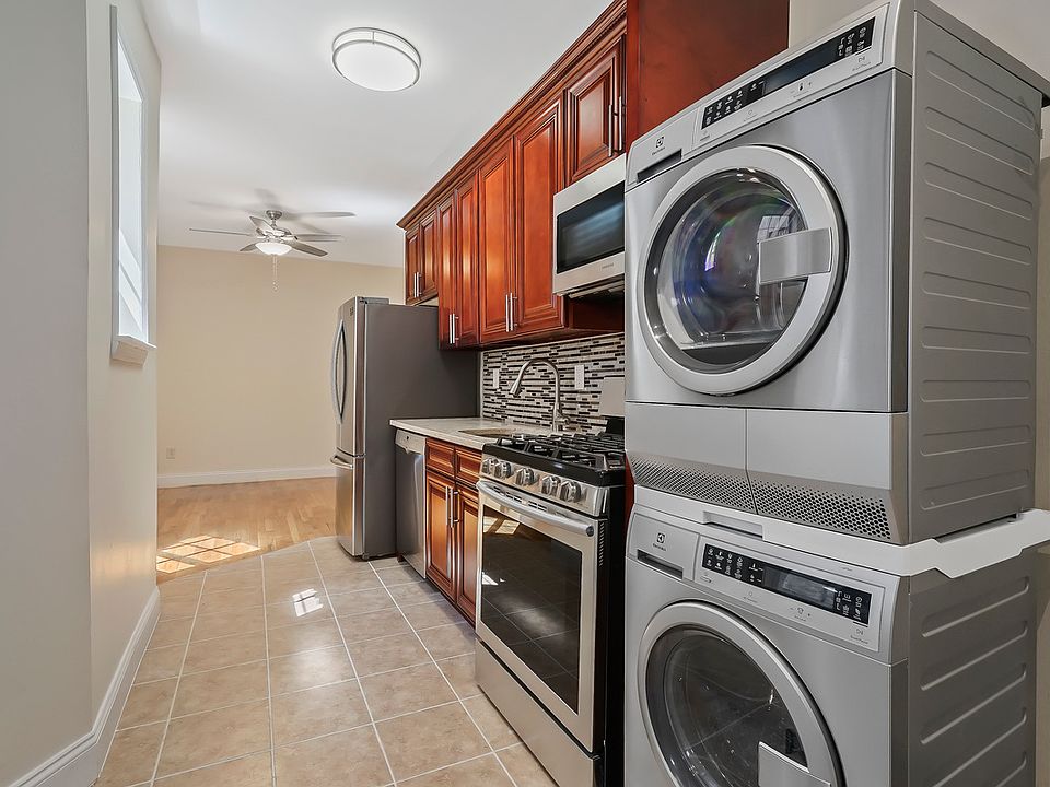 1st image of 392 Tompkins Ave APT 4