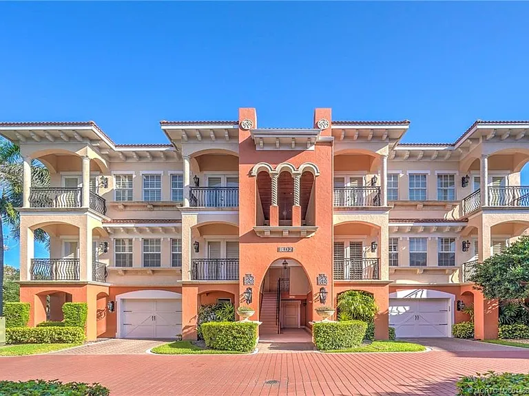 1528 NE Outrigger Landings Dr #208 — Photo 4