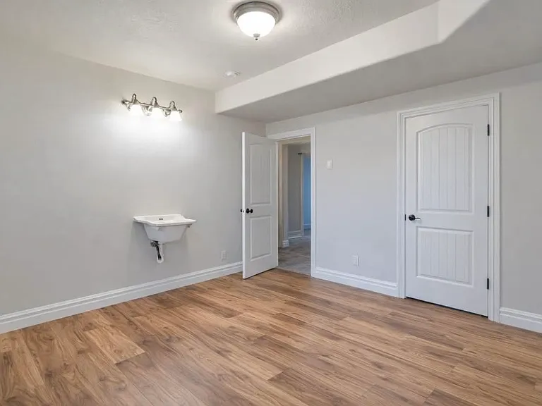 10252 S 3570 W #B — Photo 4