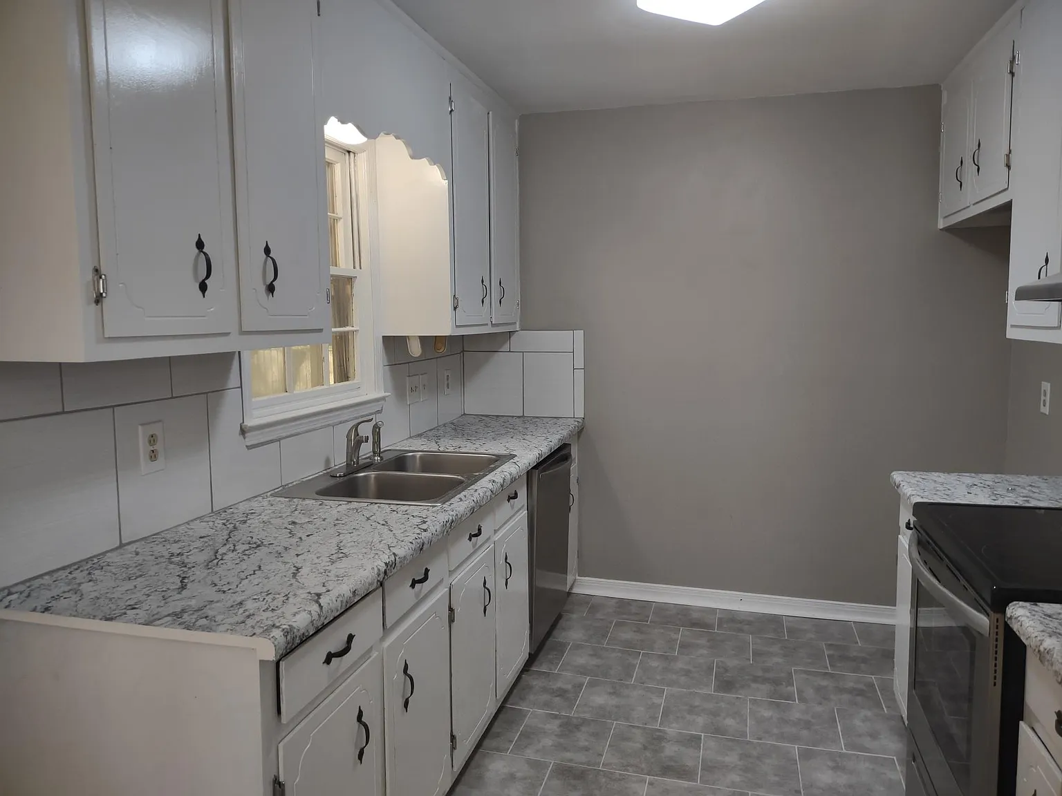 3 bed, 1212 sqft, $1,600 — Photo 3