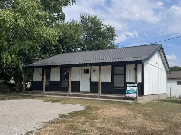 206 N Pine St, Cameron, MO 64429
