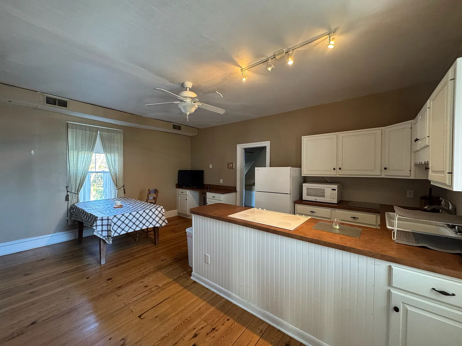1 bed, $1,050 — Photo 3