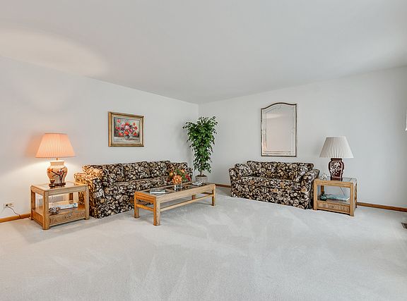 5th image of 10530 Lexington Ln