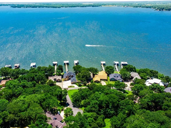 688 Enchanted Isles Dr, Mabank, TX 75156