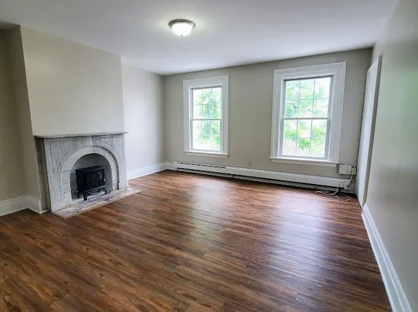 186 Summit Avenue image 3 of 21