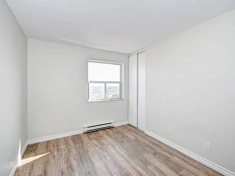 737 Ouellette Ave — Photo 20