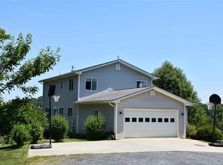 59 Blackberry Ln, Staunton, VA 24401