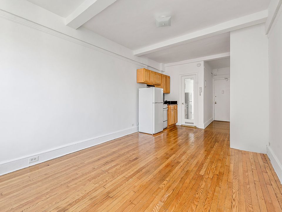 2nd image of 200 W 70th St APT 4L3
