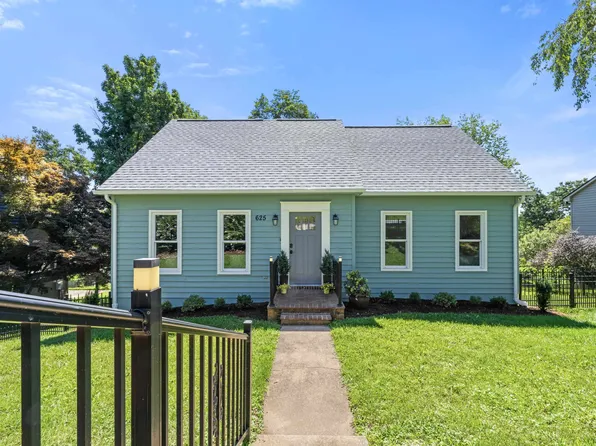 625 Essex Dr, Staunton, VA 24401