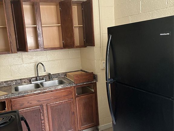 3rd image of 1010 Googe St