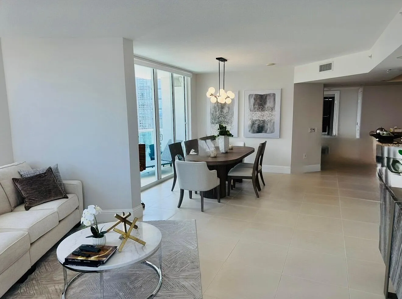 2 bed, 2.0 bath, 1297 sqft, $5,250 — Photo 2