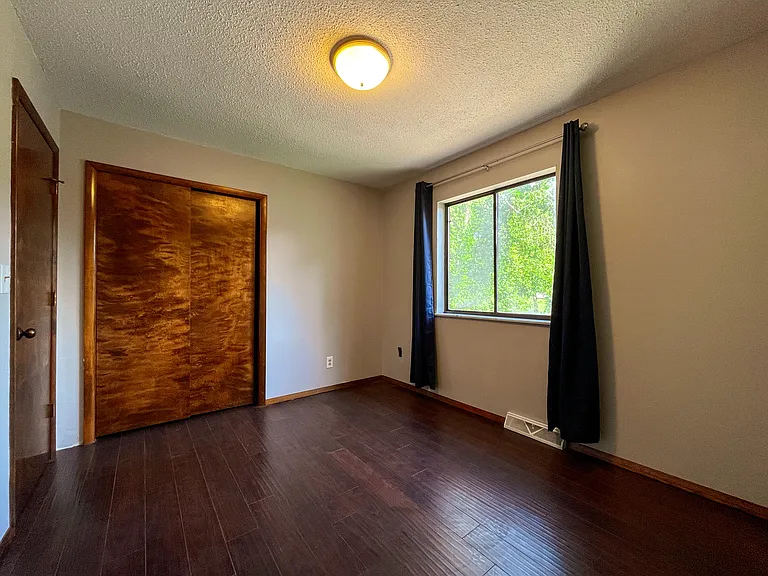 650 Thomas St — Photo 11