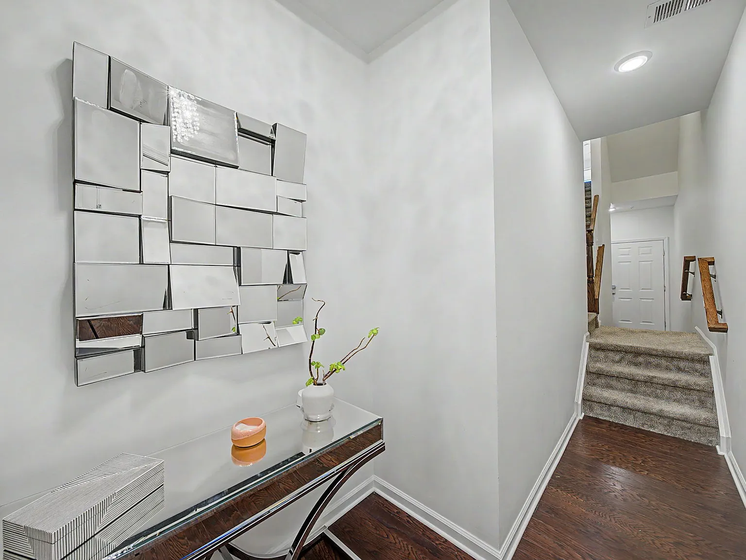 3 bed, 2.5 bath, 2072 sqft, $4,350 — Photo 3