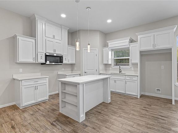 3rd image of 406 La Villita Dr