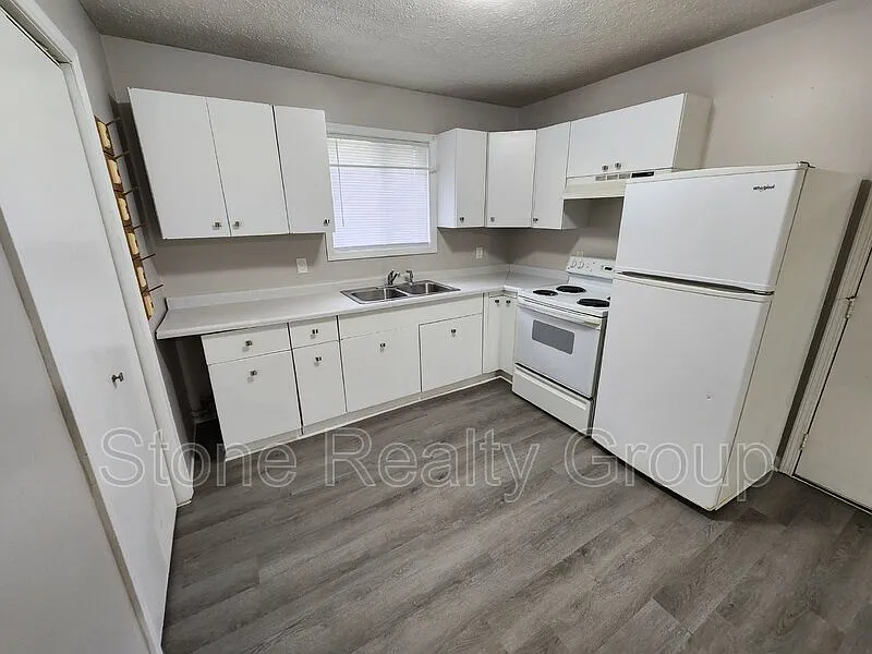 2 bed, 1.0 bath, $875 — Photo 4