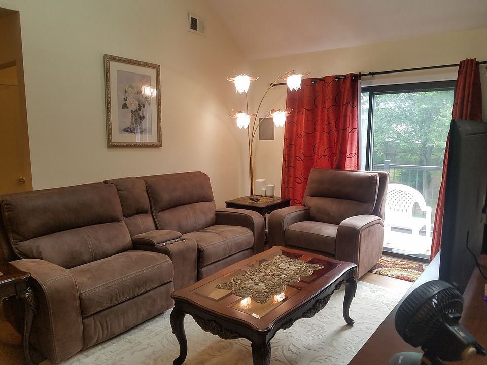 1st image of 806 Yorkshire Dr
