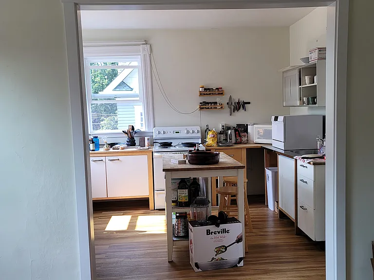 Upper unit kitchen
