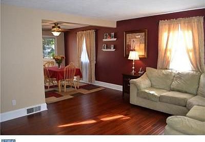 3rd image of 35 Woodhill Dr