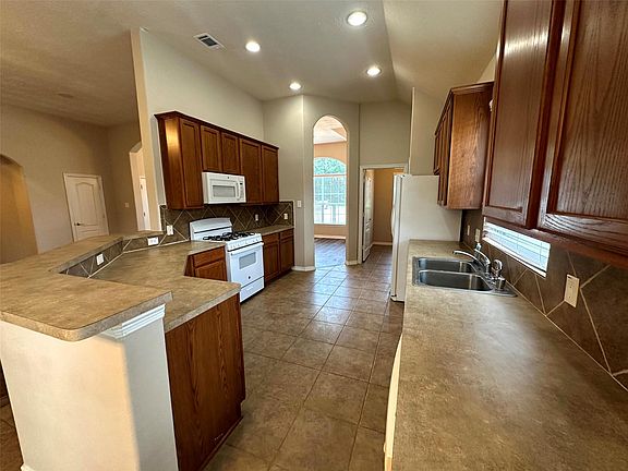 5th image of 2047 Lulach Ln