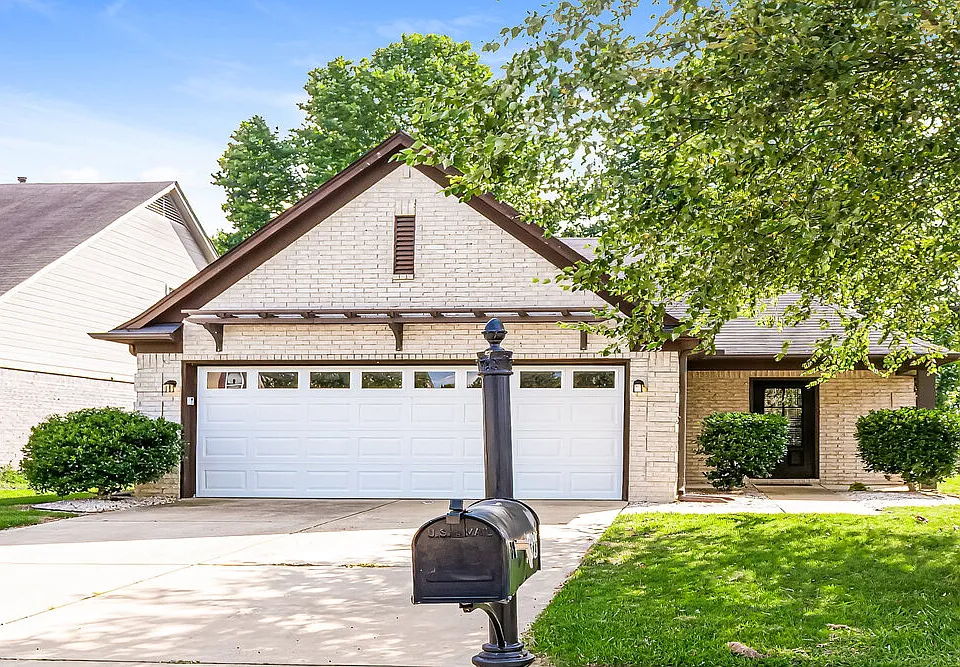7333 Green Ash Dr