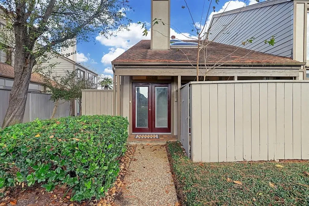 3 bed, 1440 sqft, $2,450 — Photo 1