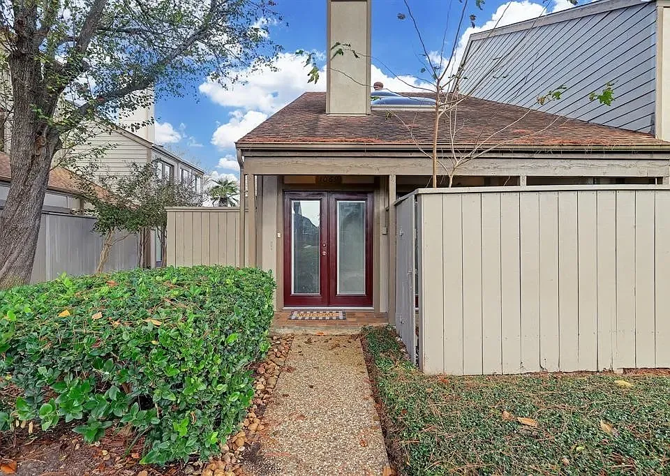 1069 Country Place Dr