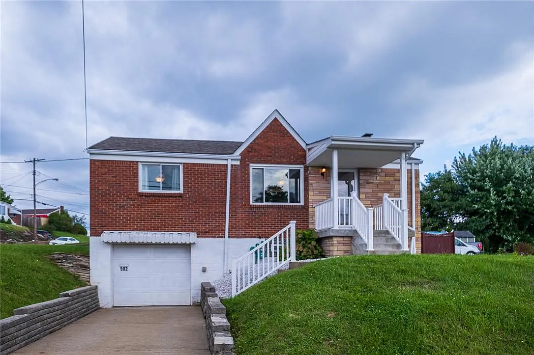 902 Alberta Dr photo 1