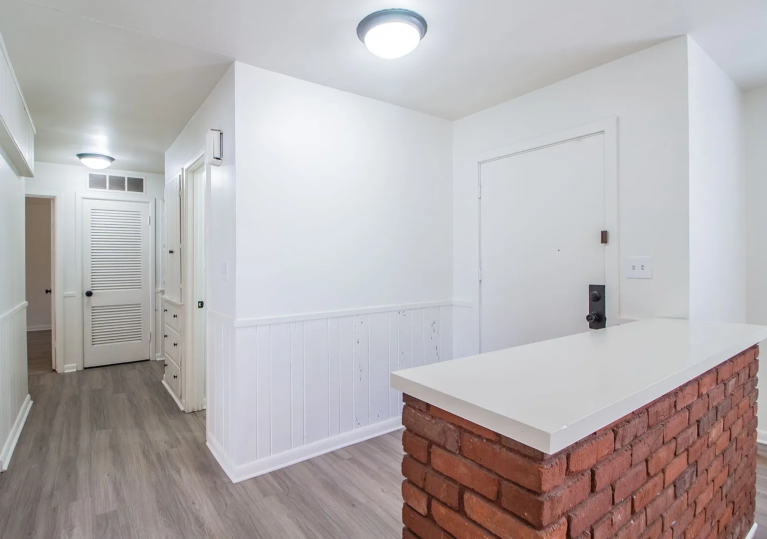 3 bedroom 2 bathroom just off University — Photo 3