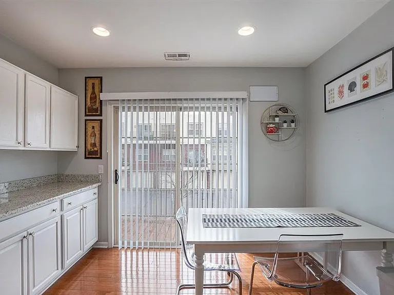 3286 Camden Dr #1 — Photo 8