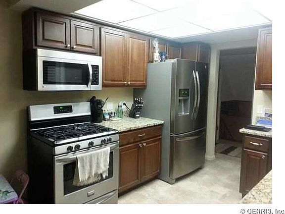 3rd image of 48 Shire Oaks Dr