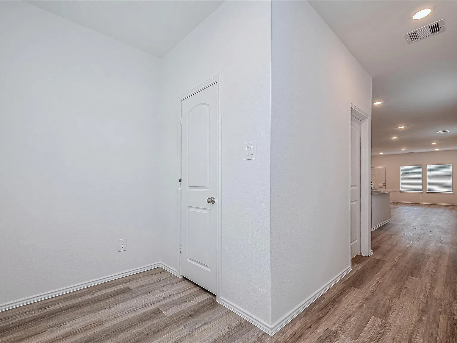 4 bed, 2.5 bath, 2182 sqft, $2,250 — Photo 4