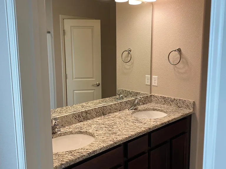 Main bedroom bathroom